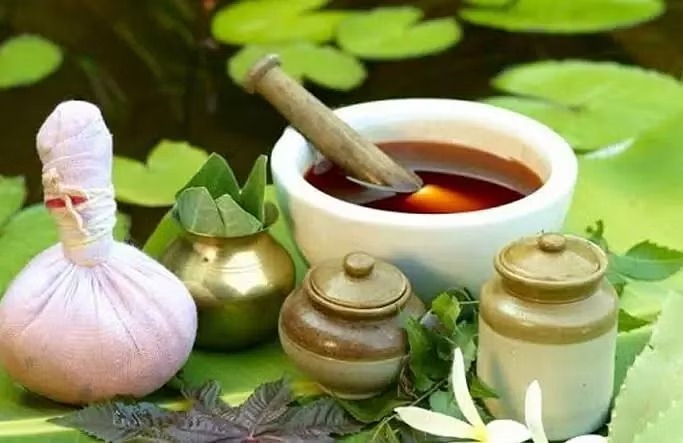 Herbal Ayurvedic medicine prepared at Bilwa using Kizhi and therapeutic oils